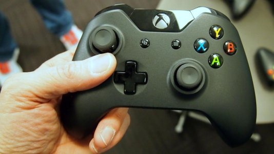 Holding_Xbox_One_Controller.jpg